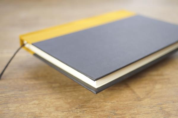 Writing and notebook black, with curry linen